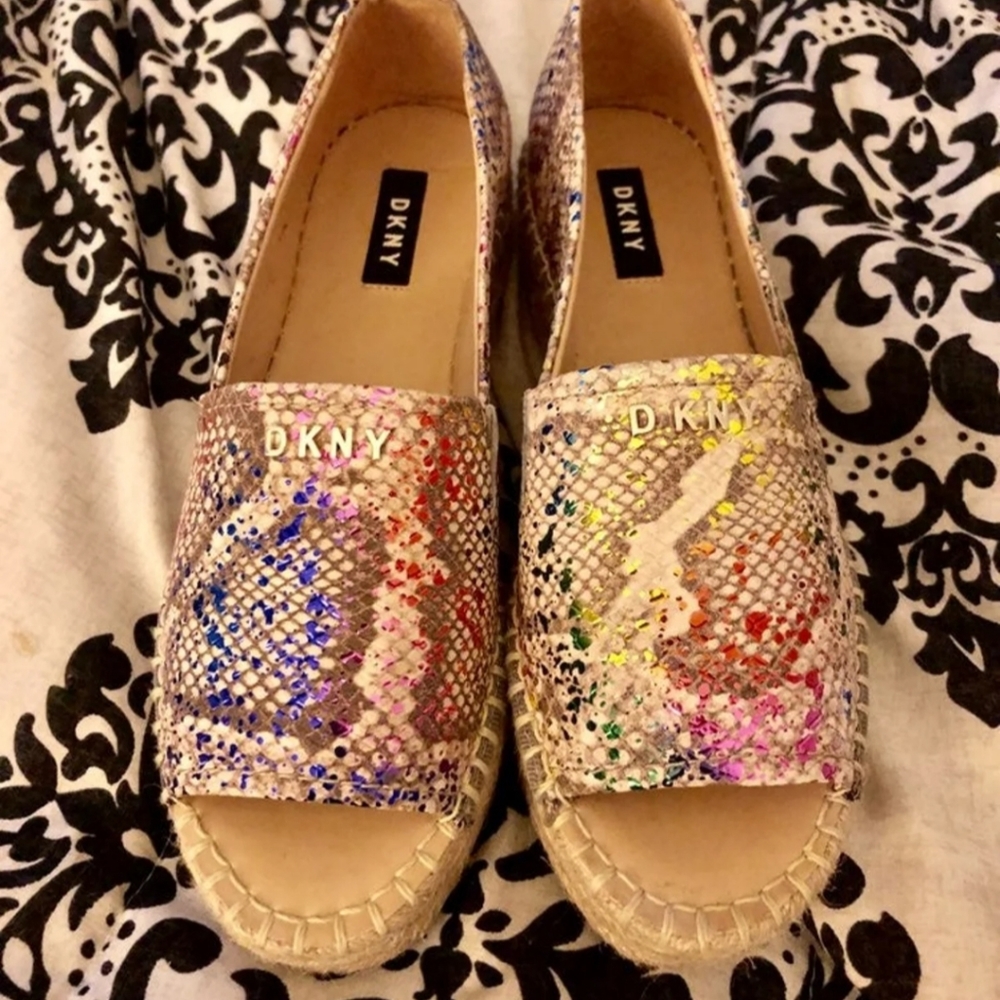 DKNY MULTICOLORED SLIP-ONS